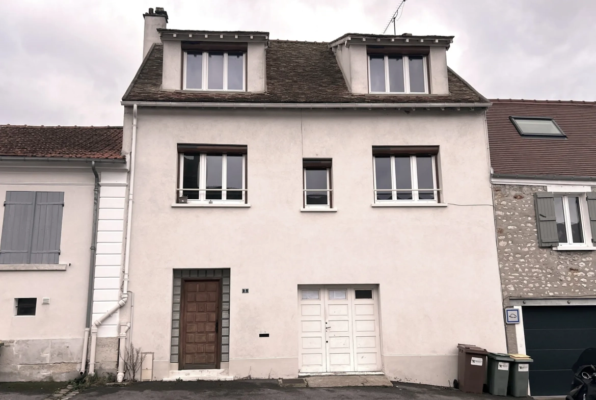 Maison de village à Neauphle-le-Vieux de 92 m² avec potentiel de rénovation 
