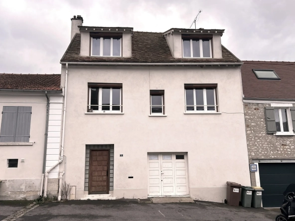 Maison de village à Neauphle-le-Vieux de 92 m² avec potentiel de rénovation