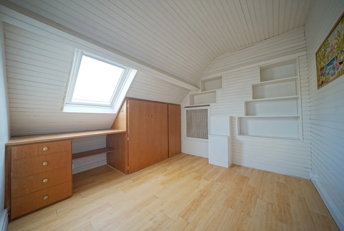 Maison de village à Neauphle-le-Vieux de 92 m² avec potentiel de rénovation 