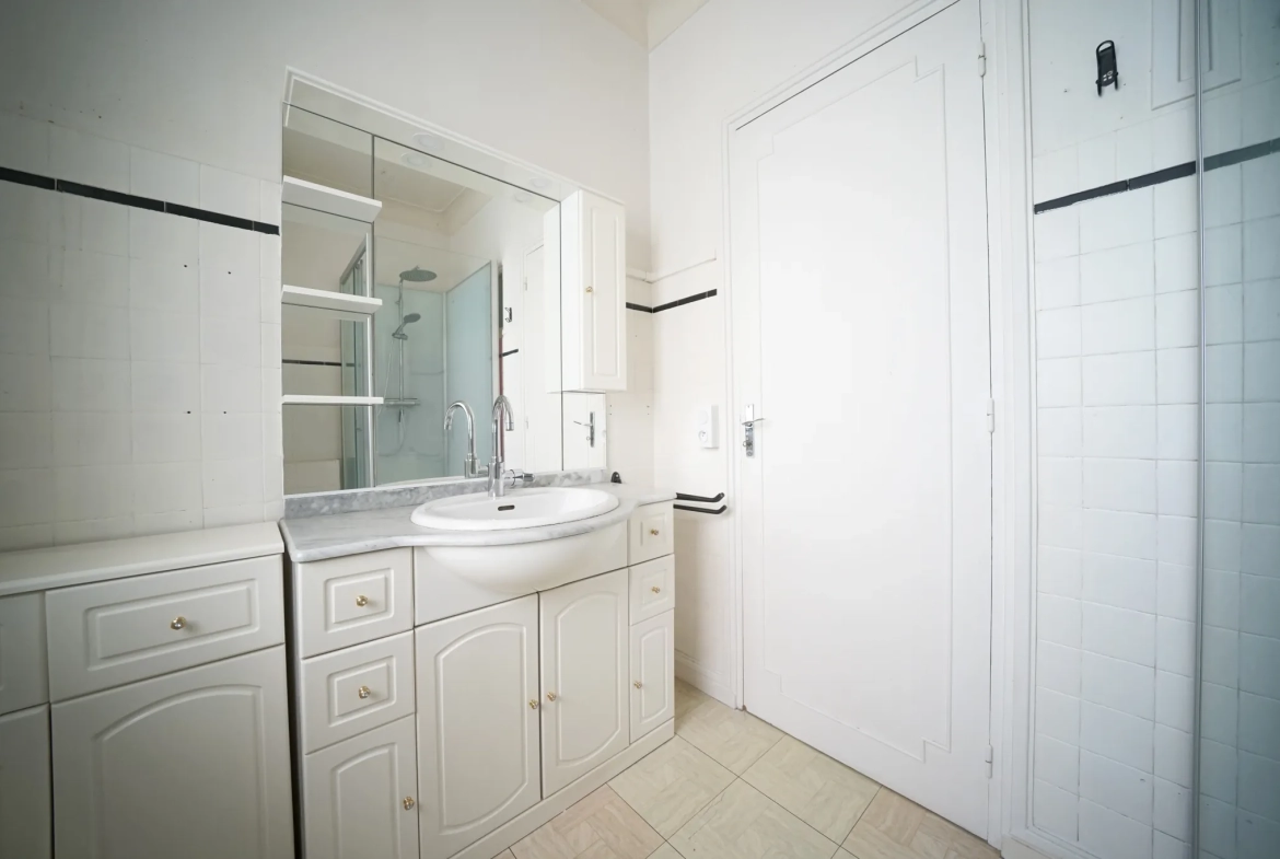 Maison de village à Neauphle-le-Vieux de 92 m² avec potentiel de rénovation 