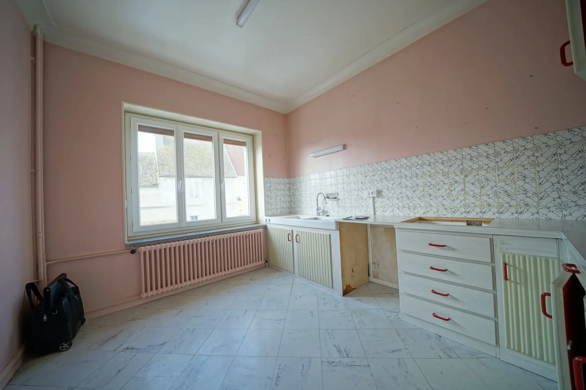 Maison de village à Neauphle-le-Vieux de 92 m² avec potentiel de rénovation 