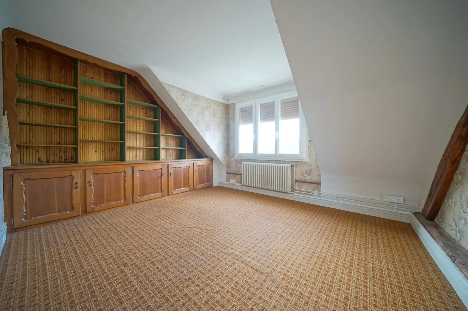 Maison de village à Neauphle-le-Vieux de 92 m² avec potentiel de rénovation 