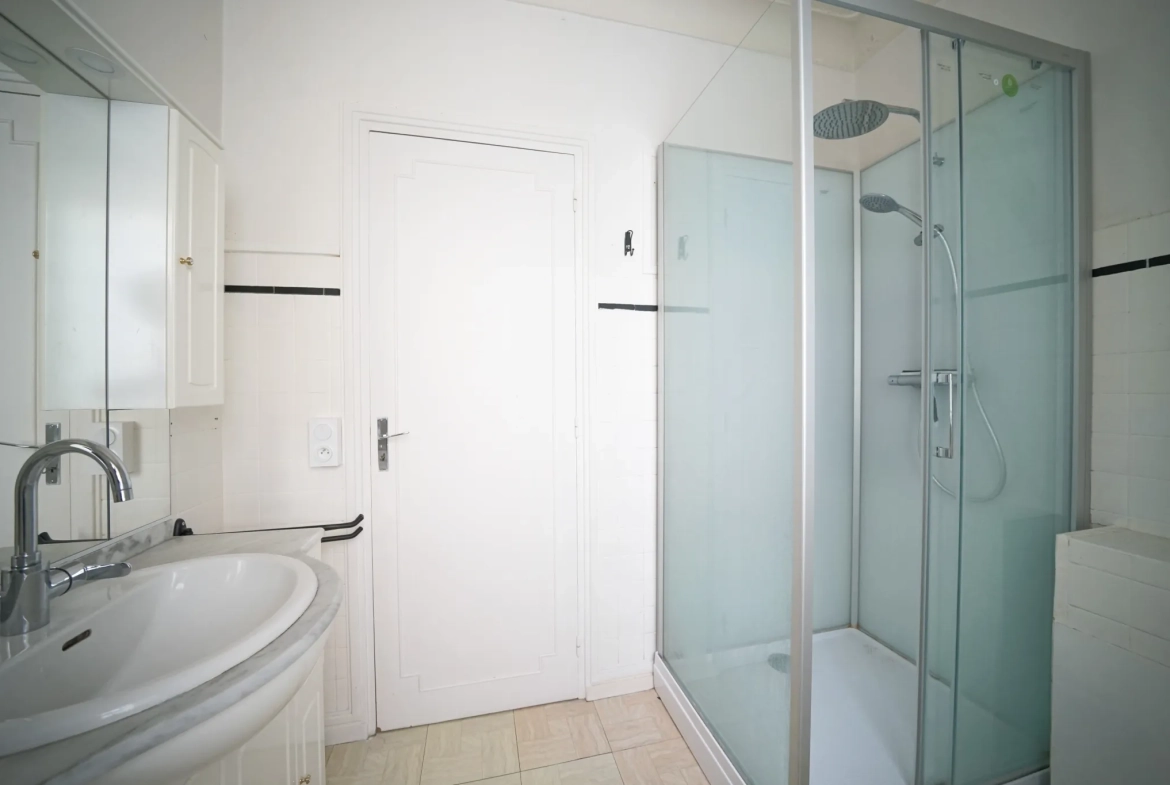 Maison de village à Neauphle-le-Vieux de 92 m² avec potentiel de rénovation 