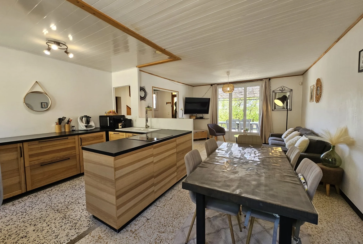Maison de 84 m² avec jardin et vue panoramique sur le Luberon 