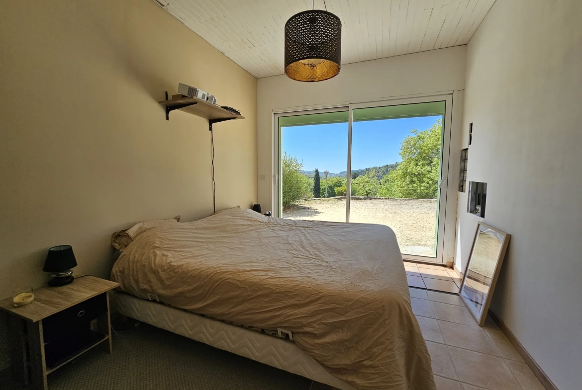 Maison de 84 m² avec jardin et vue panoramique sur le Luberon 