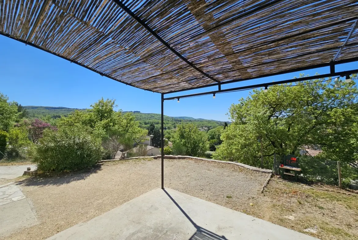 Maison de 84 m² avec jardin et vue panoramique sur le Luberon 