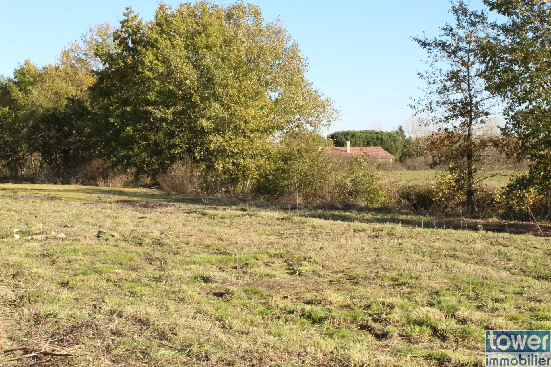 Terrain constructible de 705 m² à Nègrepelisse, proche Montauban, dans un environnement paisible 