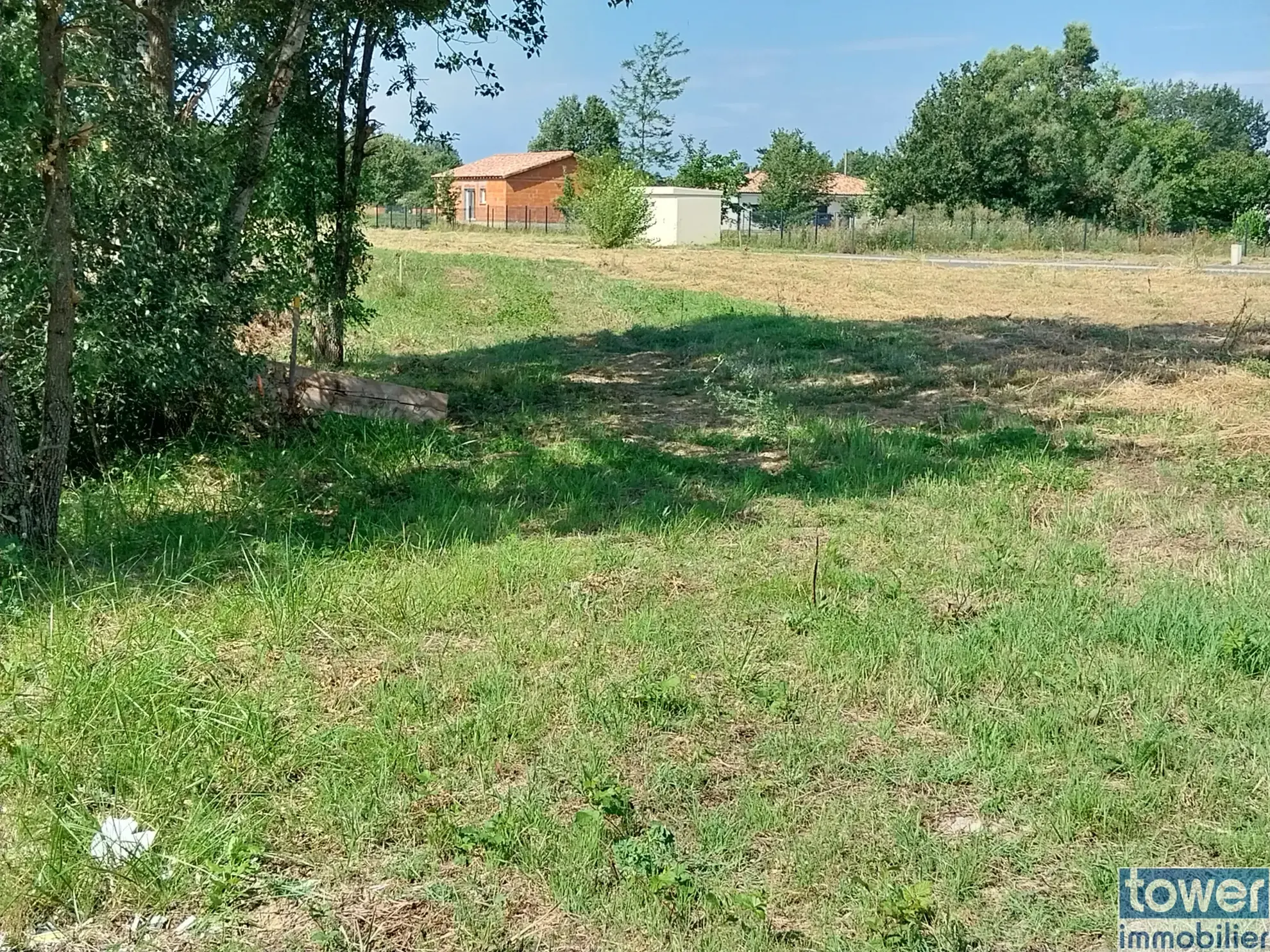 Terrain constructible de 705 m² à Nègrepelisse, proche Montauban, dans un environnement paisible 