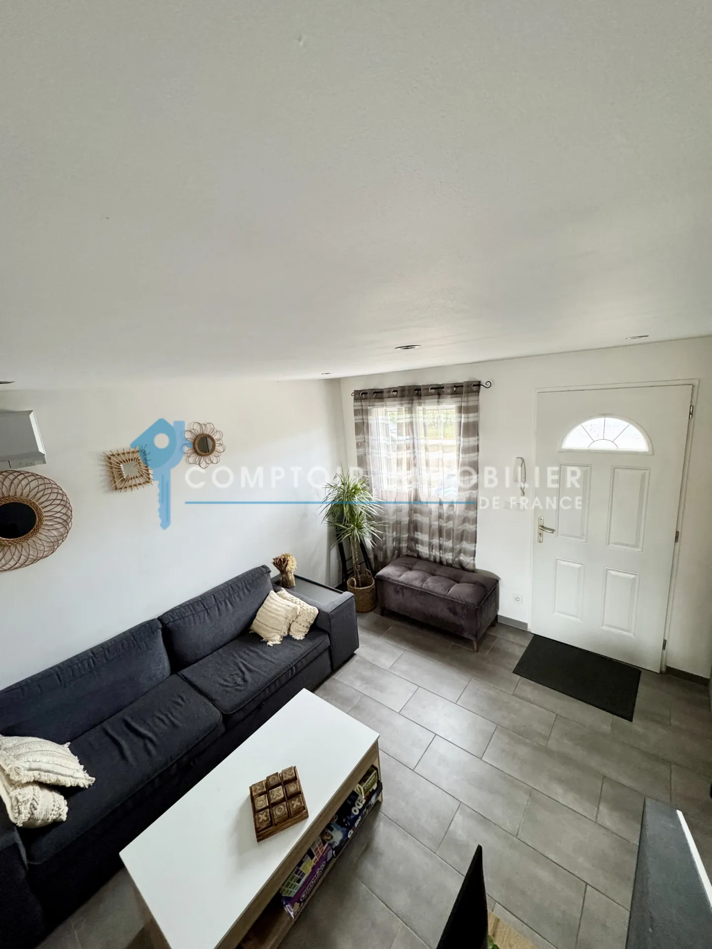 Villa mitoyenne 3 chambres avec terrasse à Vergeze, copropriété calme et bien entretenue 