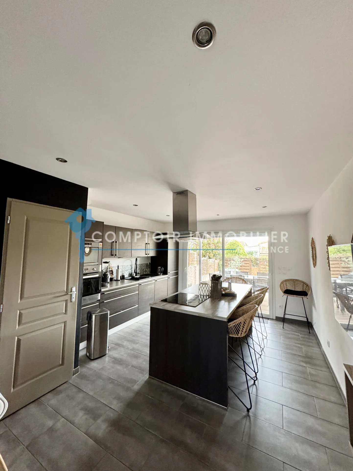 Villa mitoyenne 3 chambres avec terrasse à Vergeze, copropriété calme et bien entretenue 