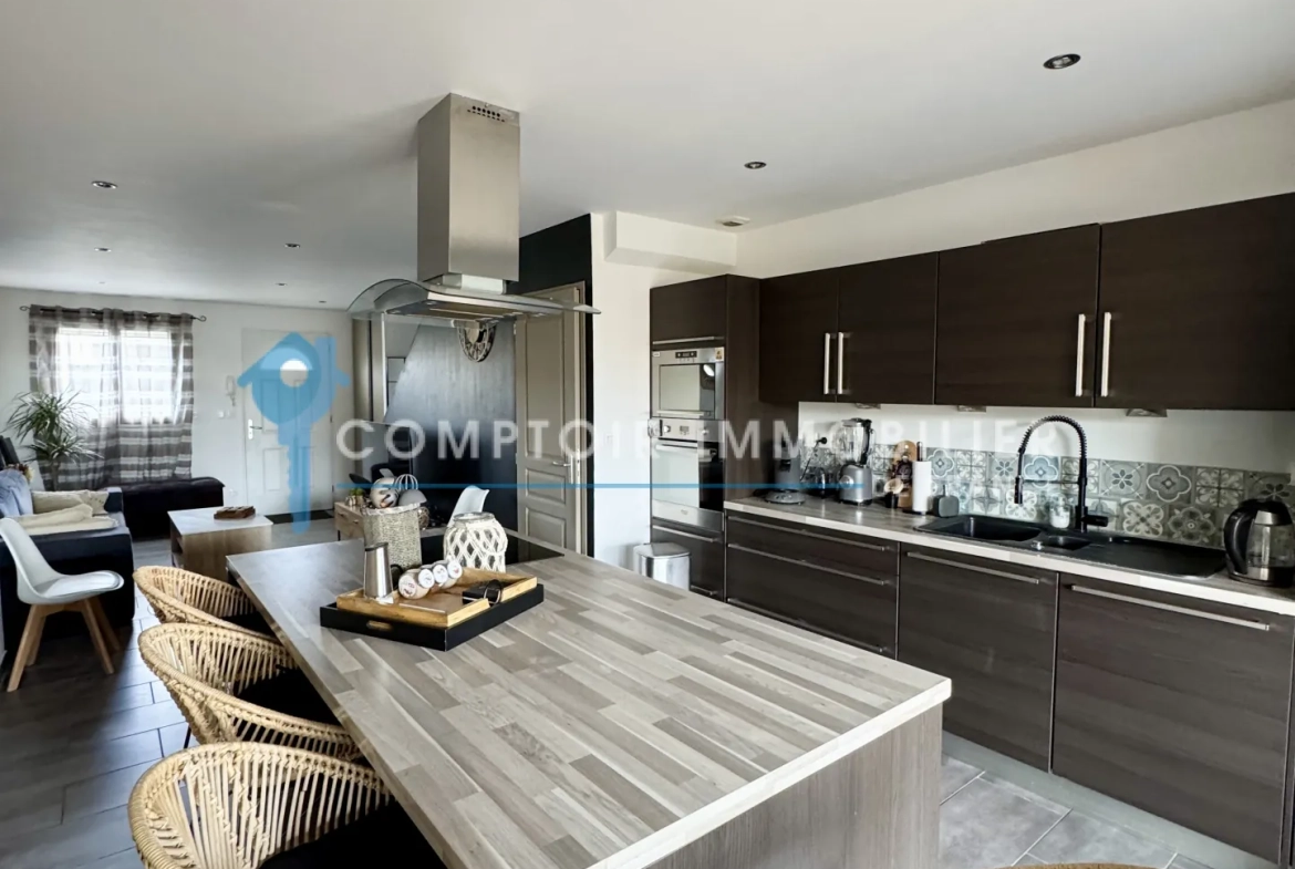 Villa mitoyenne 3 chambres avec terrasse à Vergeze, copropriété calme et bien entretenue 