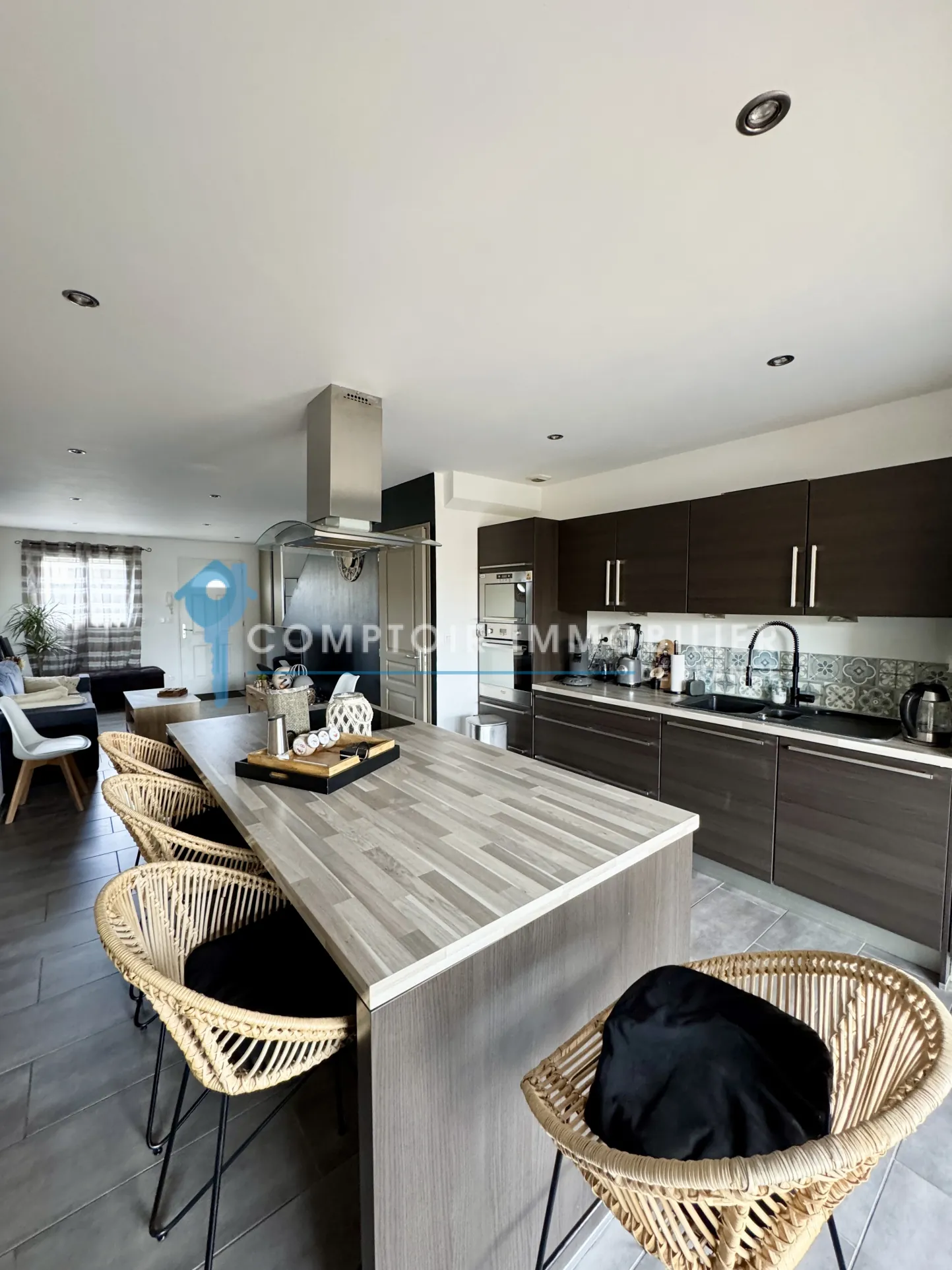 Villa mitoyenne 3 chambres avec terrasse à Vergeze, copropriété calme et bien entretenue 