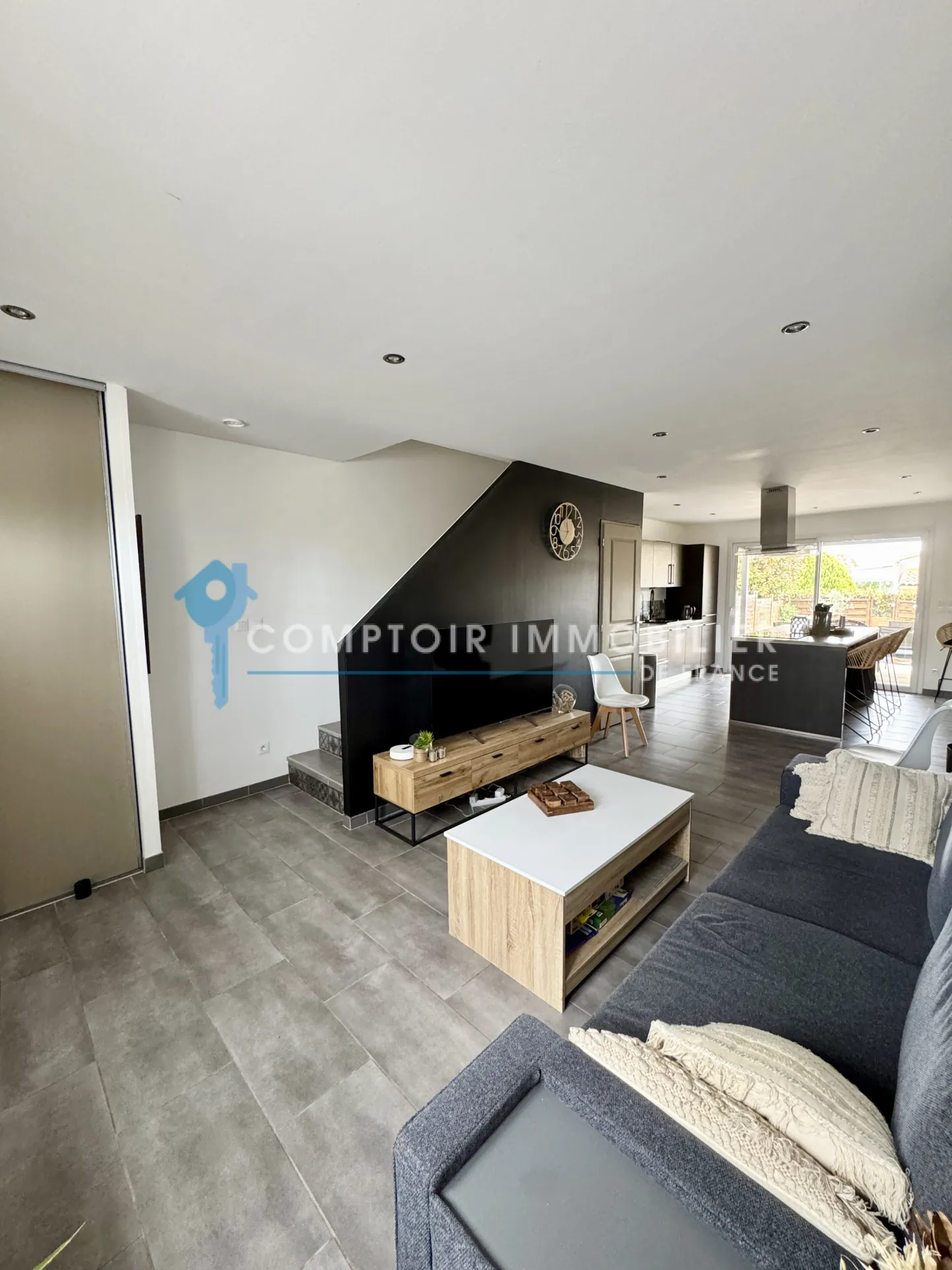 Villa mitoyenne 3 chambres avec terrasse à Vergeze, copropriété calme et bien entretenue 