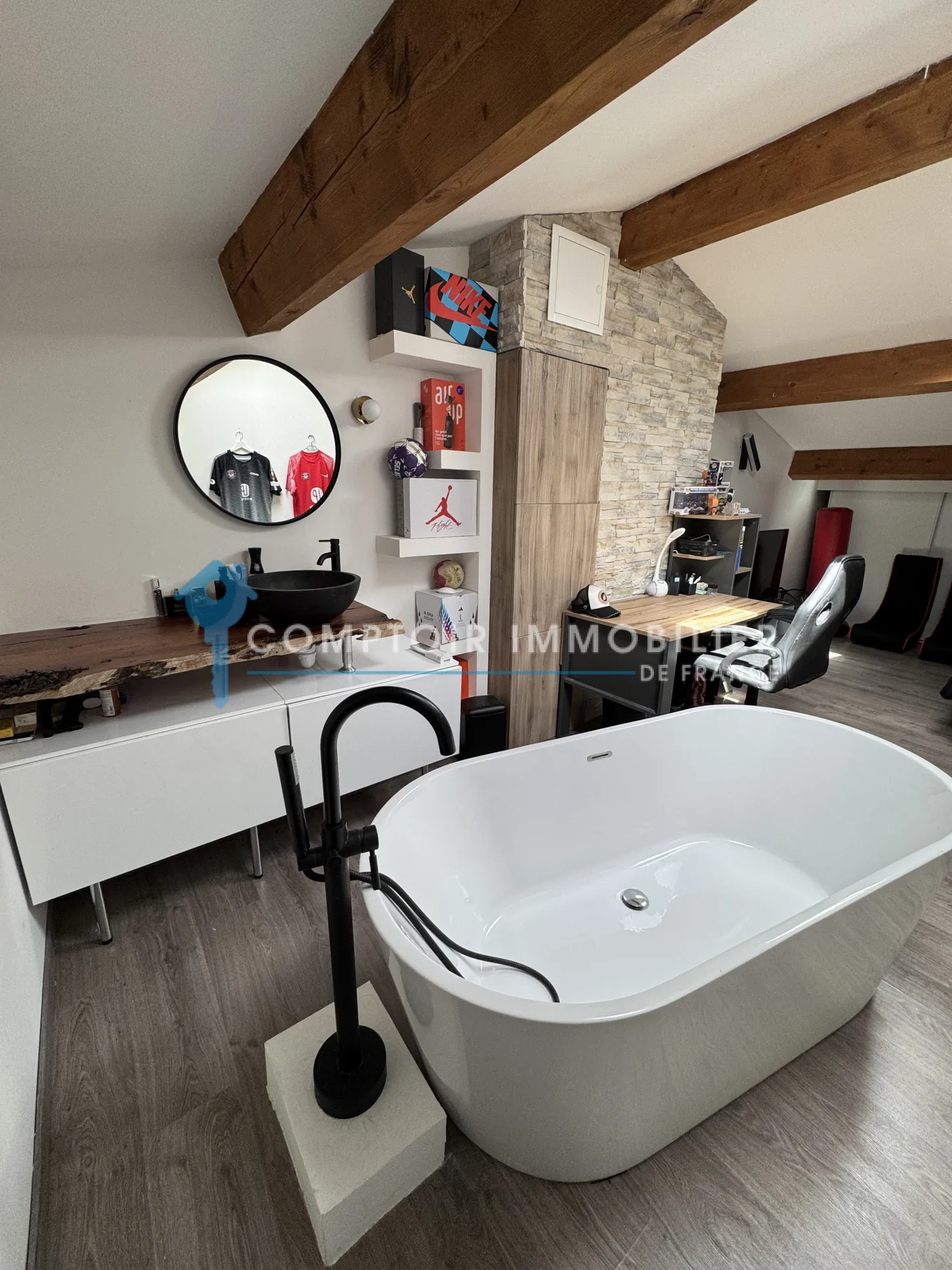 Villa mitoyenne 3 chambres avec terrasse à Vergeze, copropriété calme et bien entretenue 
