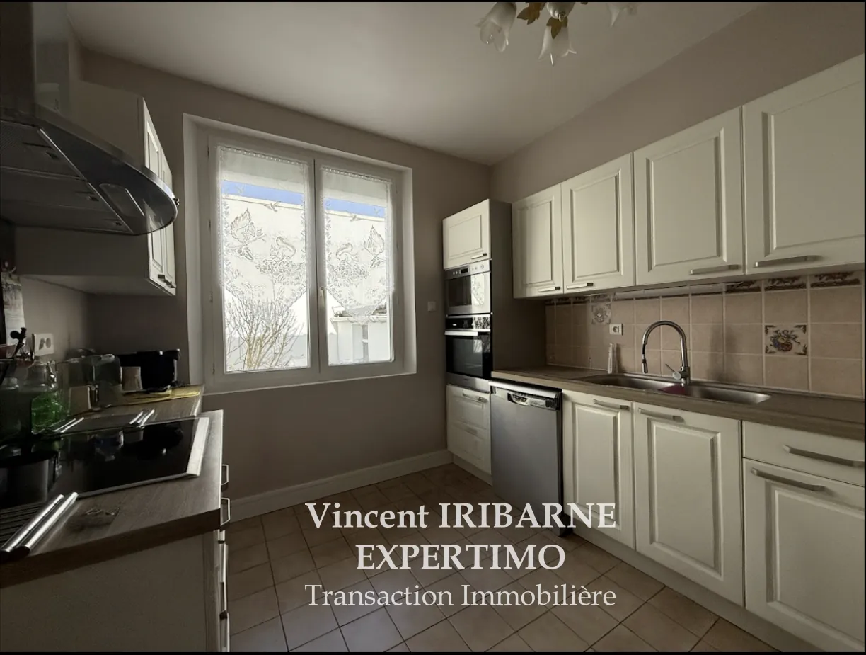 Maison de plain-pied avec jardin et garage à Saintes Rive Gauche 