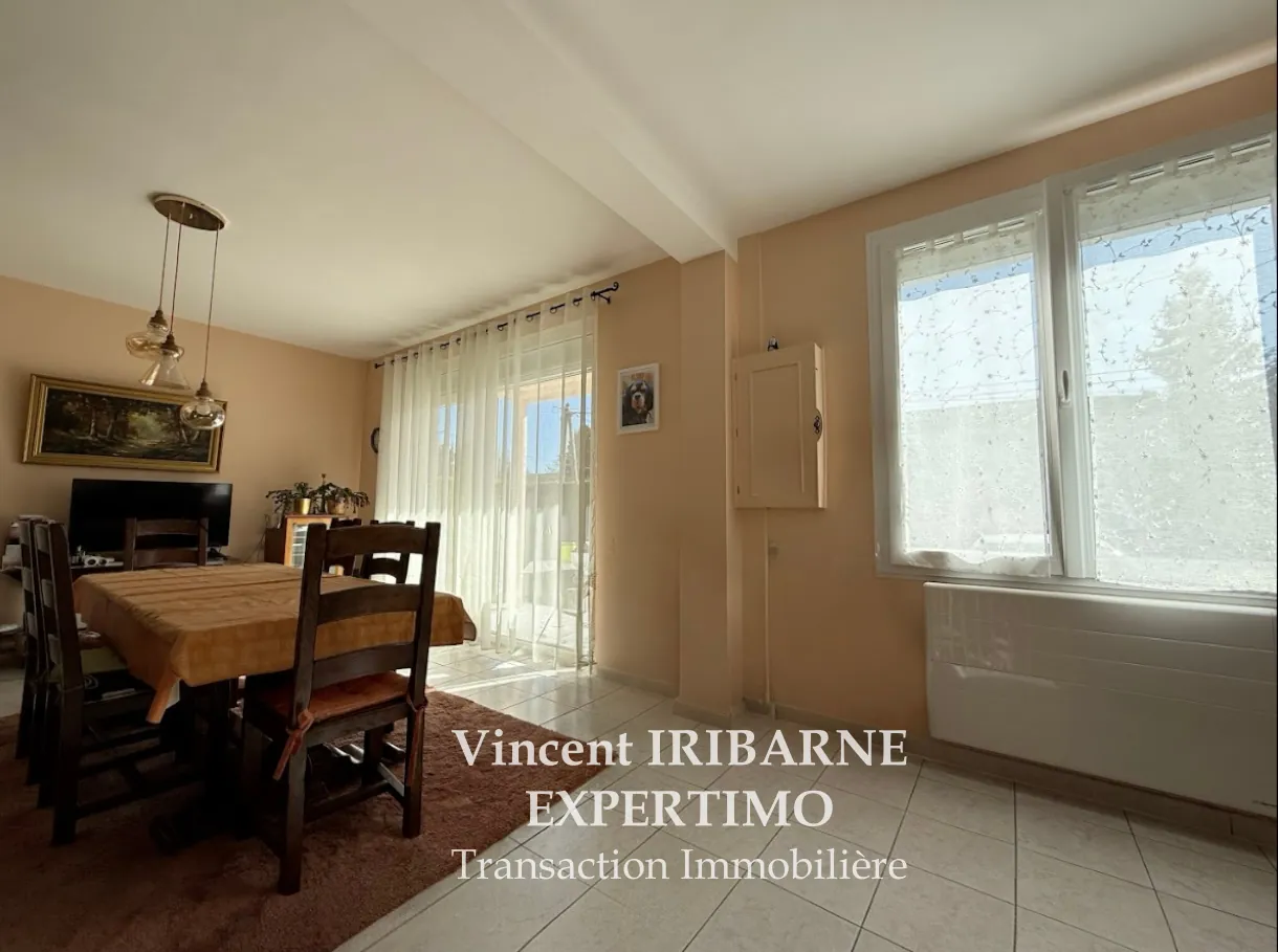 Maison de plain-pied avec jardin et garage à Saintes Rive Gauche 