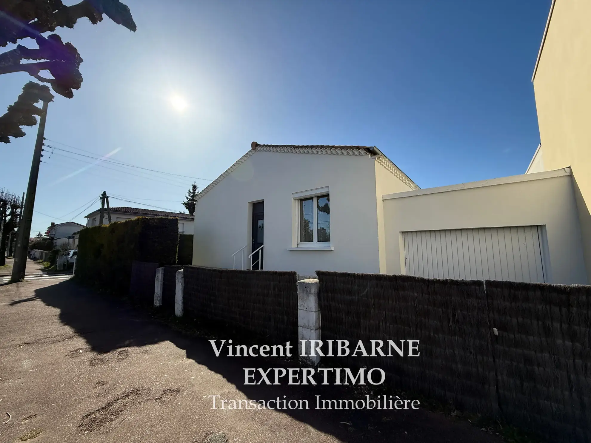 Maison de plain-pied avec jardin et garage à Saintes Rive Gauche 