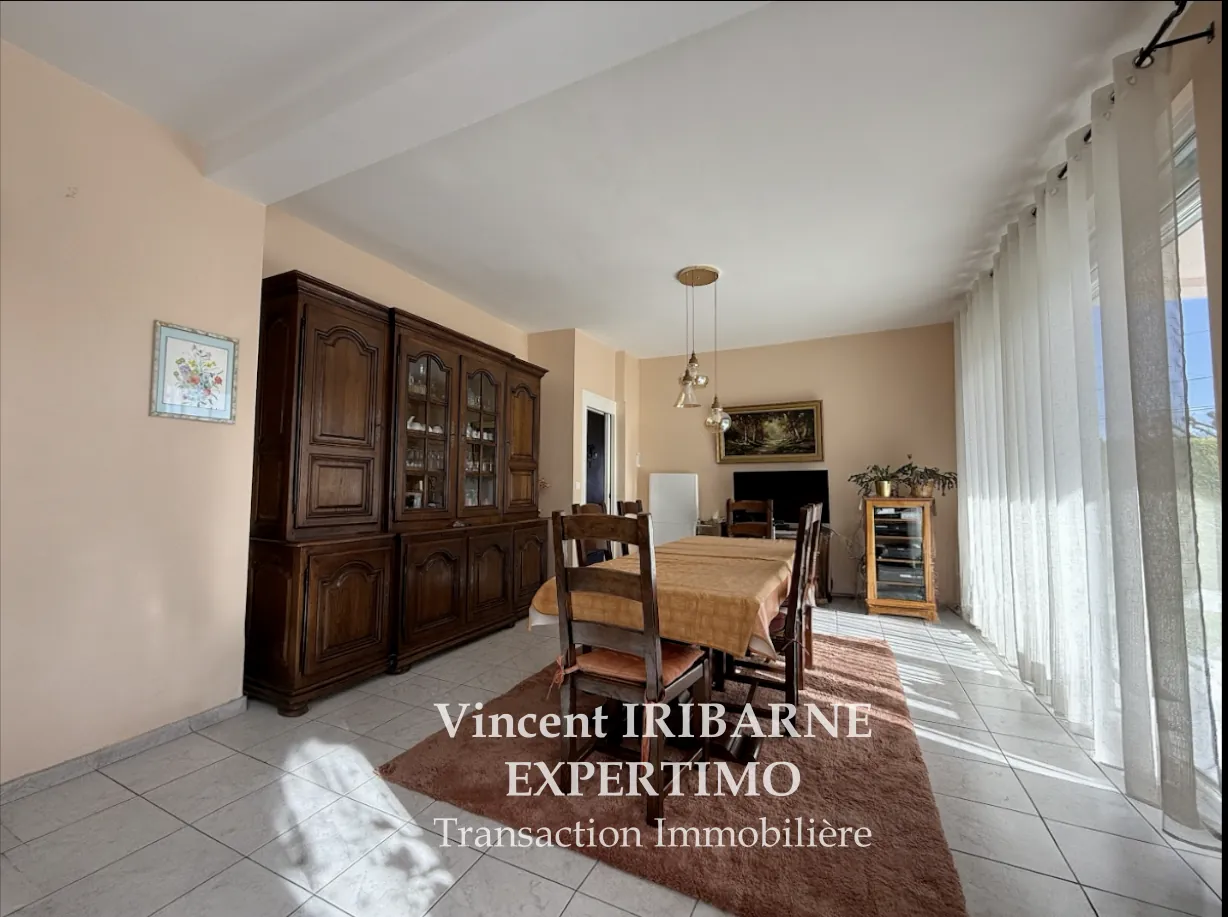 Maison de plain-pied avec jardin et garage à Saintes Rive Gauche 