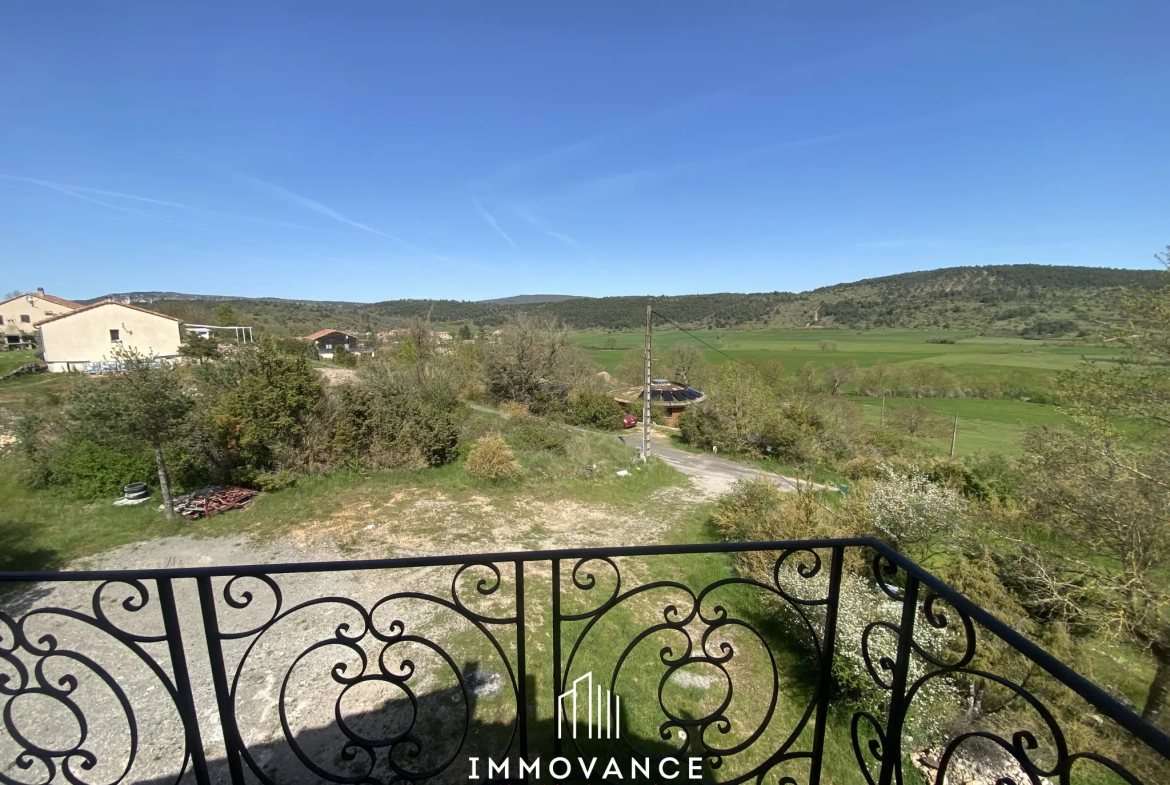 Maison de campagne de 100 m² avec potentiel et terrain de 5000 m² à La Roque Ste Marguerite 