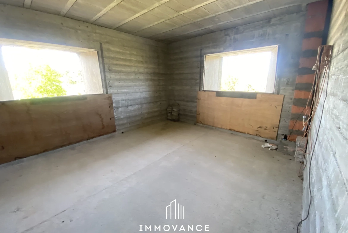 Maison de campagne de 100 m² avec potentiel et terrain de 5000 m² à La Roque Ste Marguerite 