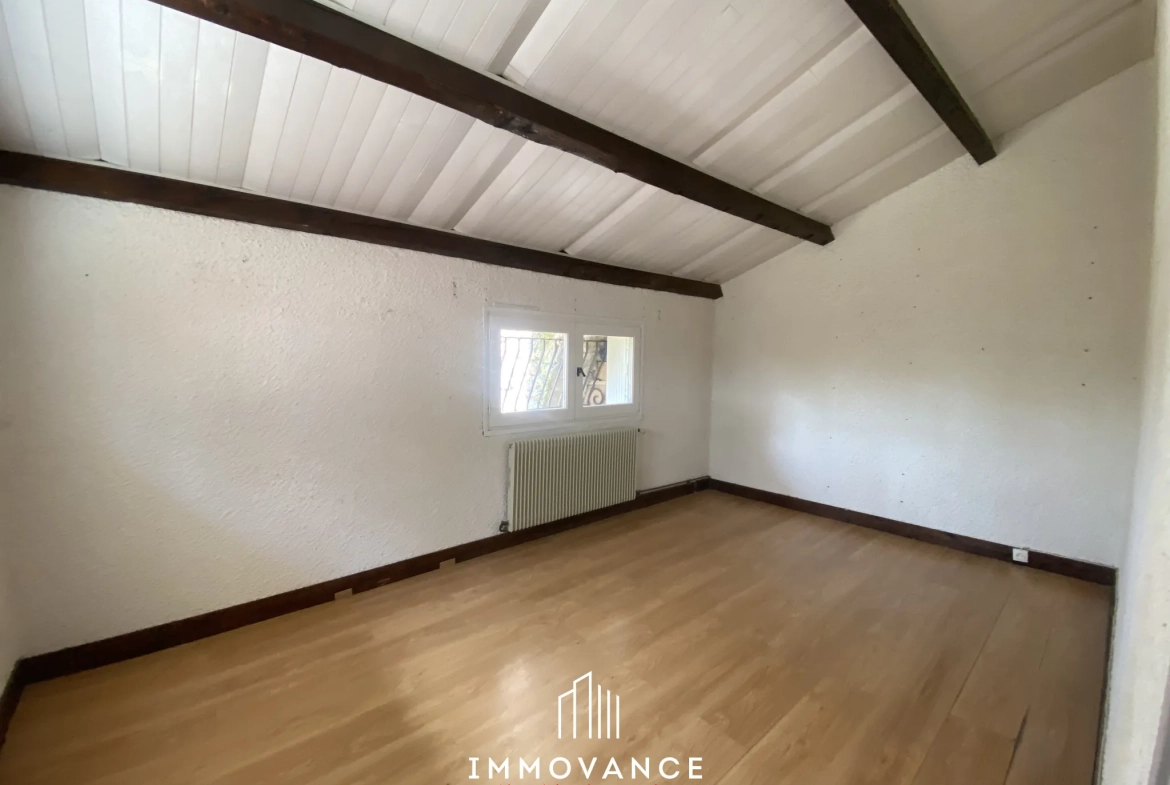 Maison de campagne de 100 m² avec potentiel et terrain de 5000 m² à La Roque Ste Marguerite 