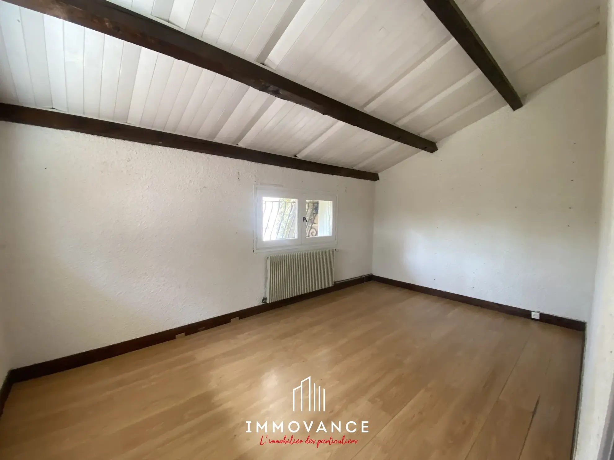 Maison de campagne de 100 m² avec potentiel et terrain de 5000 m² à La Roque Ste Marguerite 