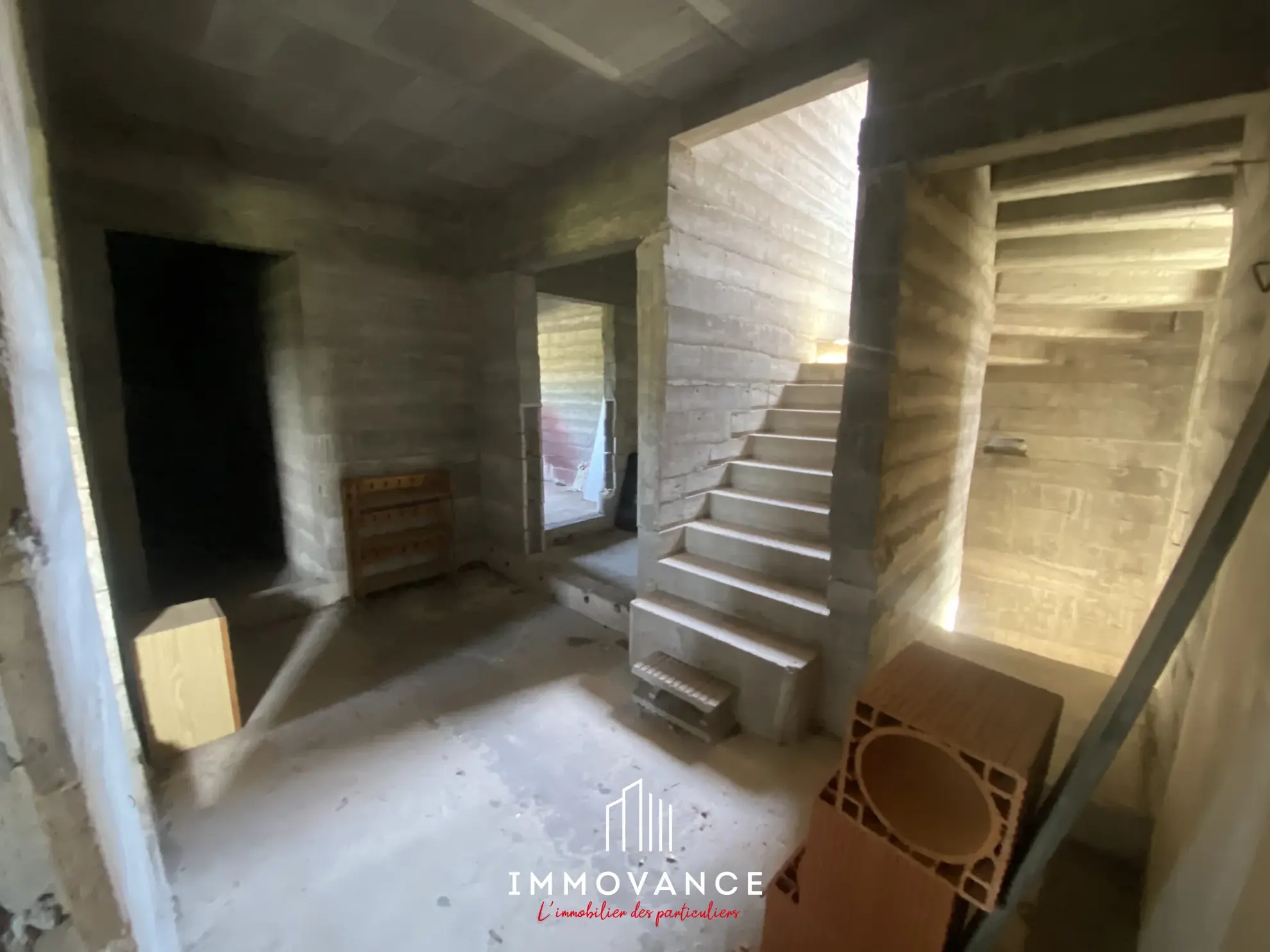 Maison de campagne de 100 m² avec potentiel et terrain de 5000 m² à La Roque Ste Marguerite 
