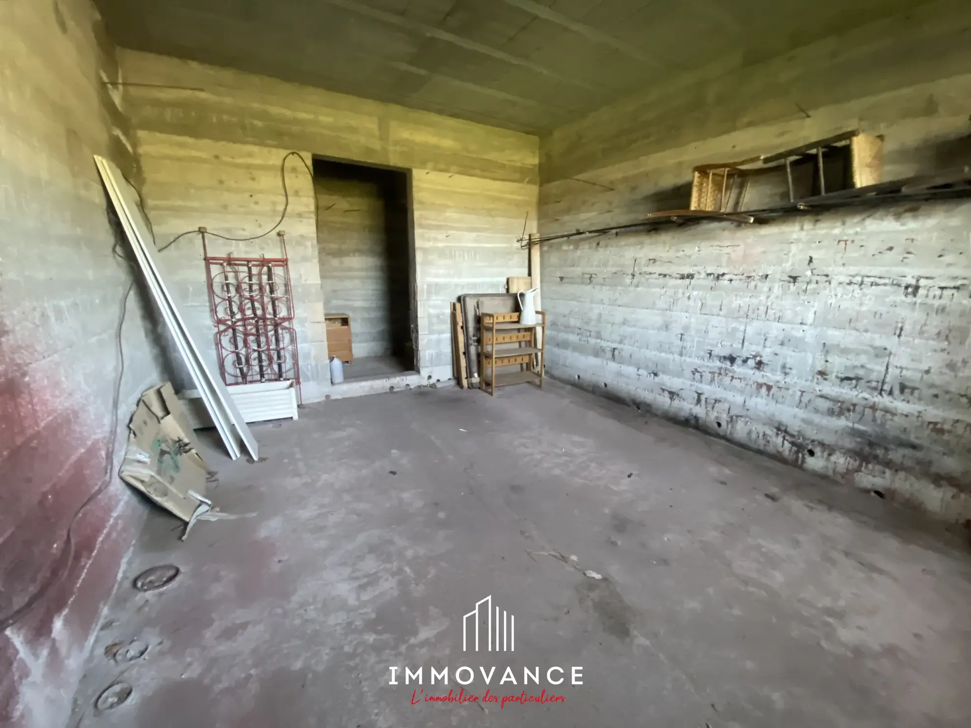 Maison de campagne de 100 m² avec potentiel et terrain de 5000 m² à La Roque Ste Marguerite 