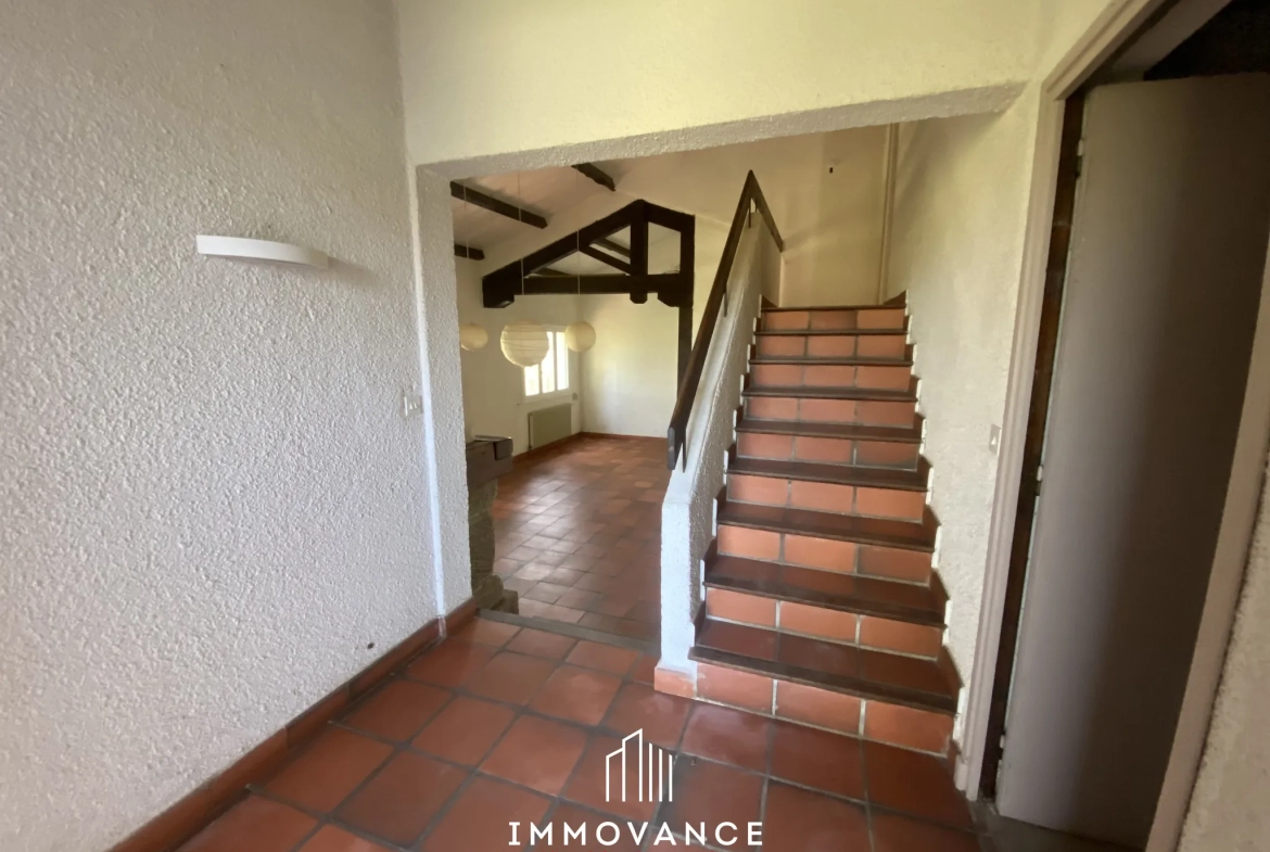 Maison de campagne de 100 m² avec potentiel et terrain de 5000 m² à La Roque Ste Marguerite 