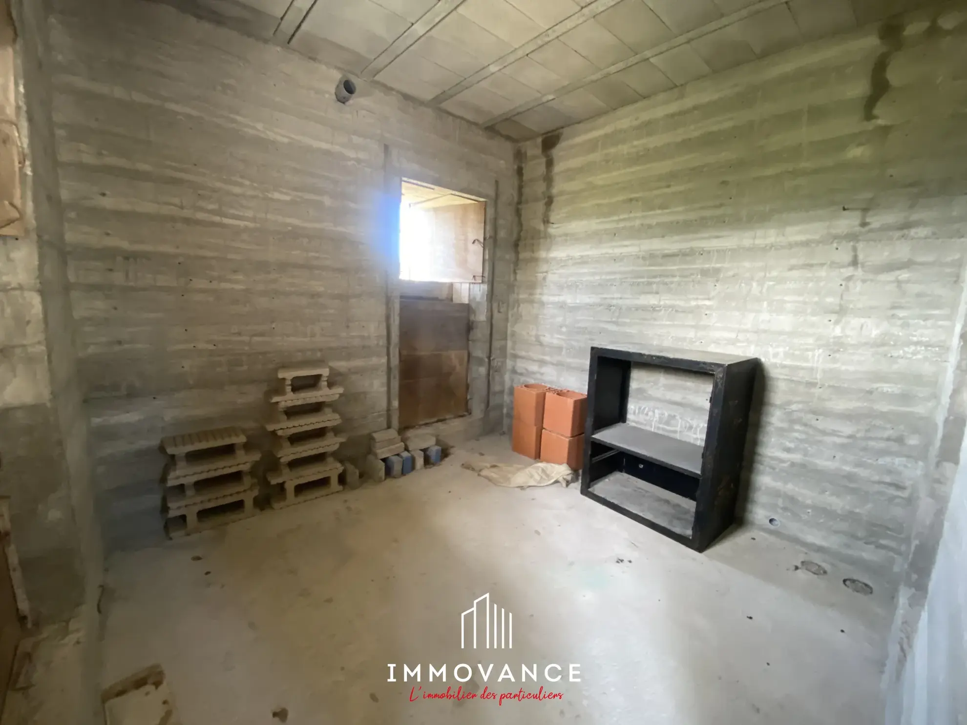 Maison de campagne de 100 m² avec potentiel et terrain de 5000 m² à La Roque Ste Marguerite 