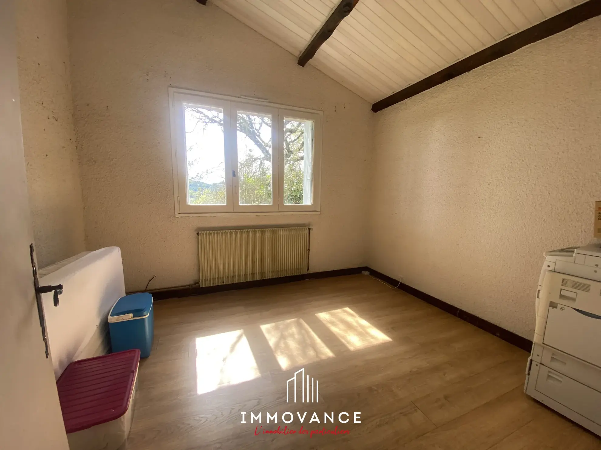 Maison de campagne de 100 m² avec potentiel et terrain de 5000 m² à La Roque Ste Marguerite 