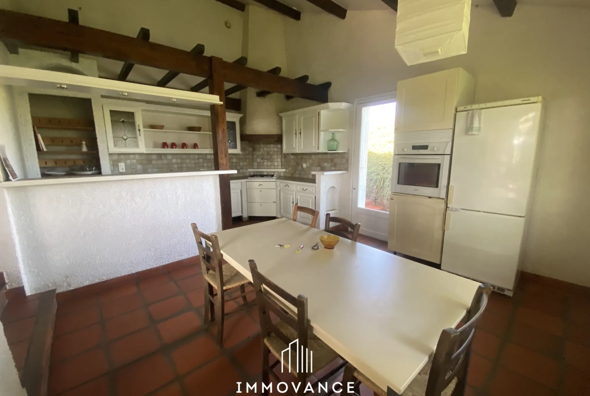 Maison de campagne de 100 m² avec potentiel et terrain de 5000 m² à La Roque Ste Marguerite 