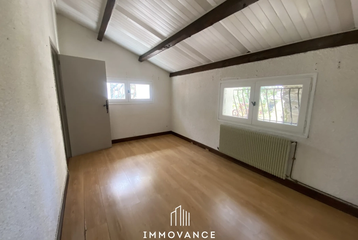 Maison de campagne de 100 m² avec potentiel et terrain de 5000 m² à La Roque Ste Marguerite 