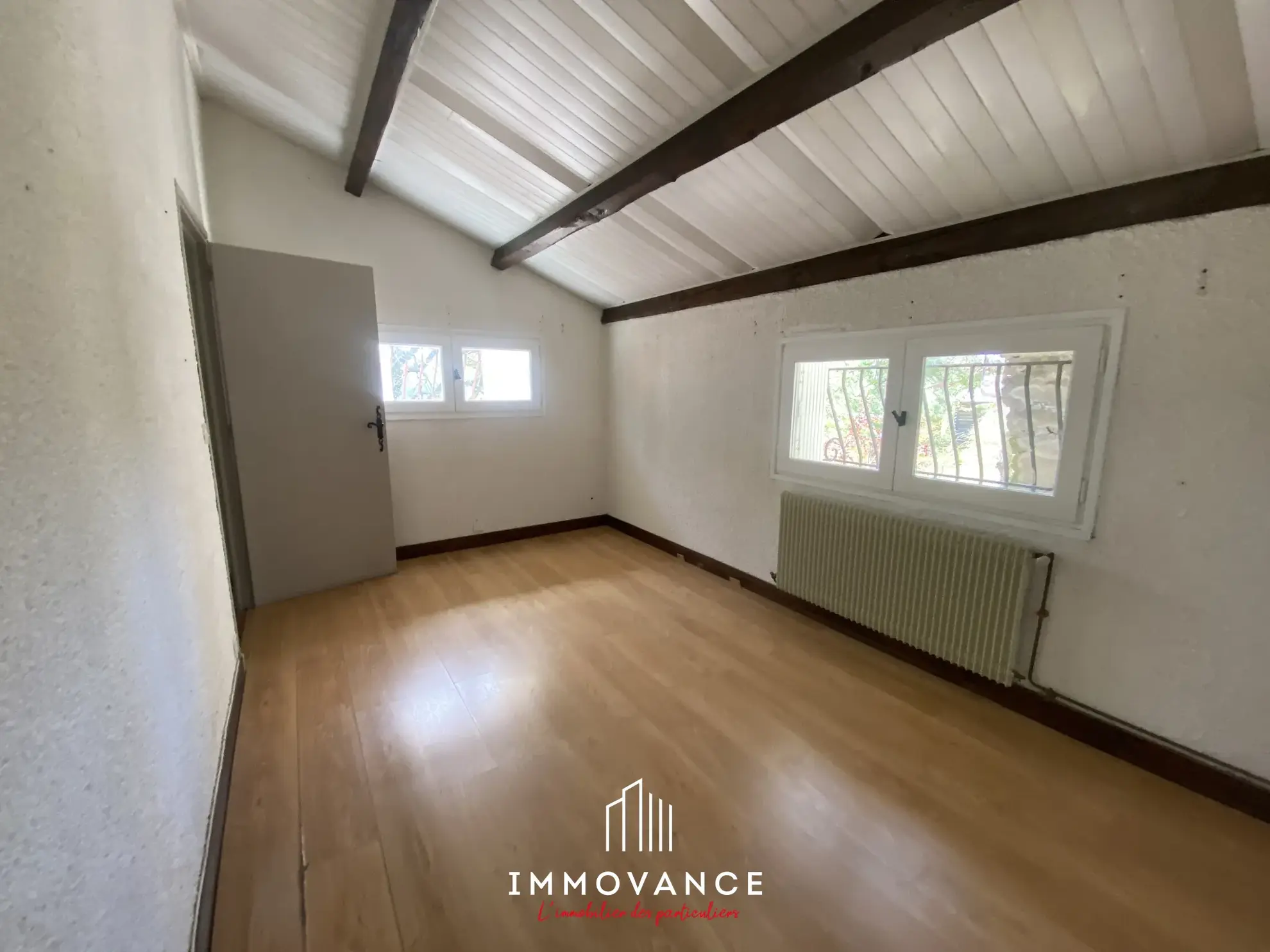 Maison de campagne de 100 m² avec potentiel et terrain de 5000 m² à La Roque Ste Marguerite 