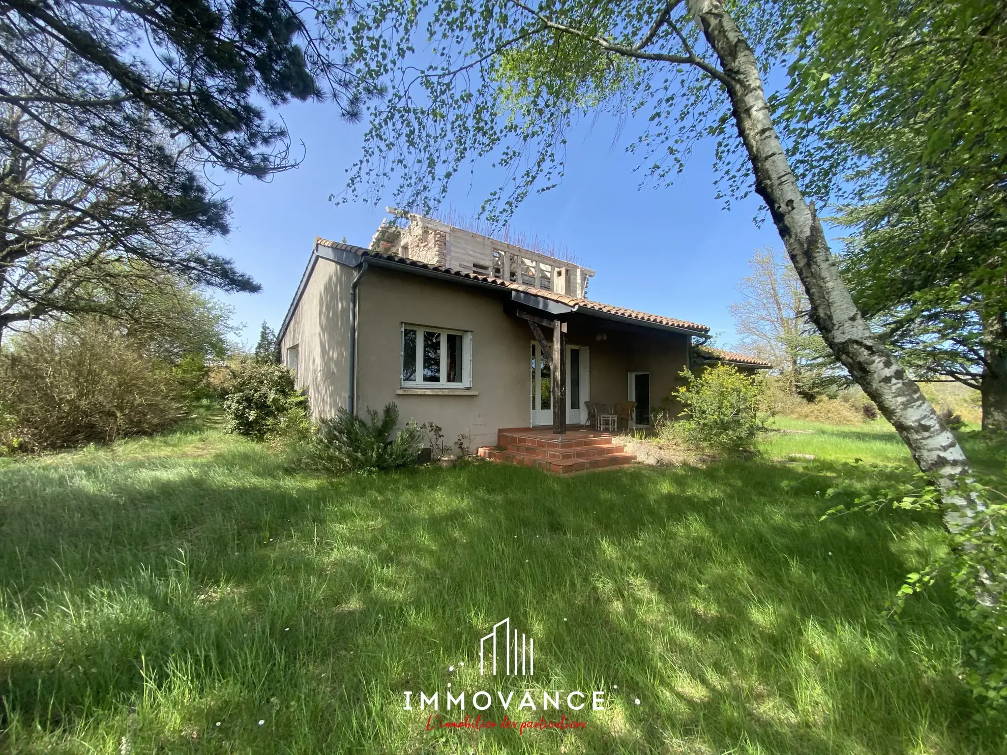 Maison de campagne de 100 m² avec potentiel et terrain de 5000 m² à La Roque Ste Marguerite 