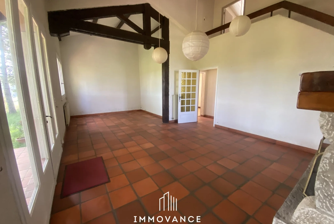 Maison de campagne de 100 m² avec potentiel et terrain de 5000 m² à La Roque Ste Marguerite 