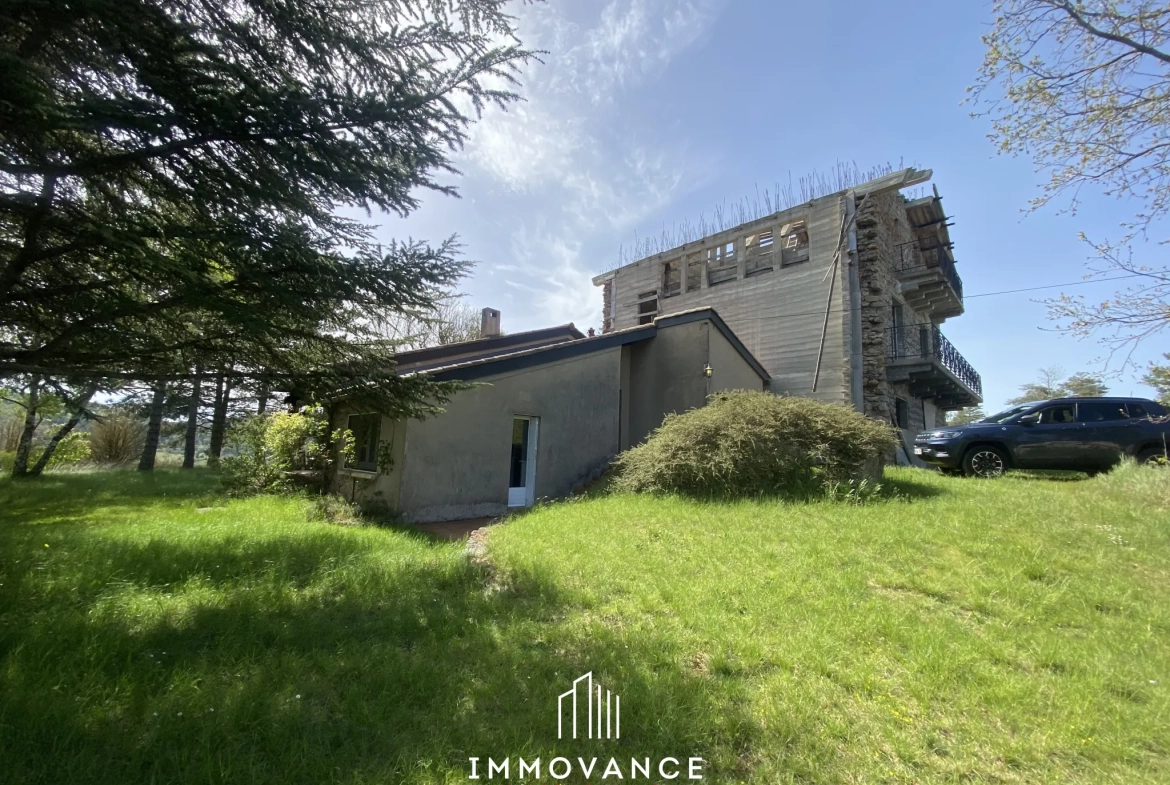 Maison de campagne de 100 m² avec potentiel et terrain de 5000 m² à La Roque Ste Marguerite 