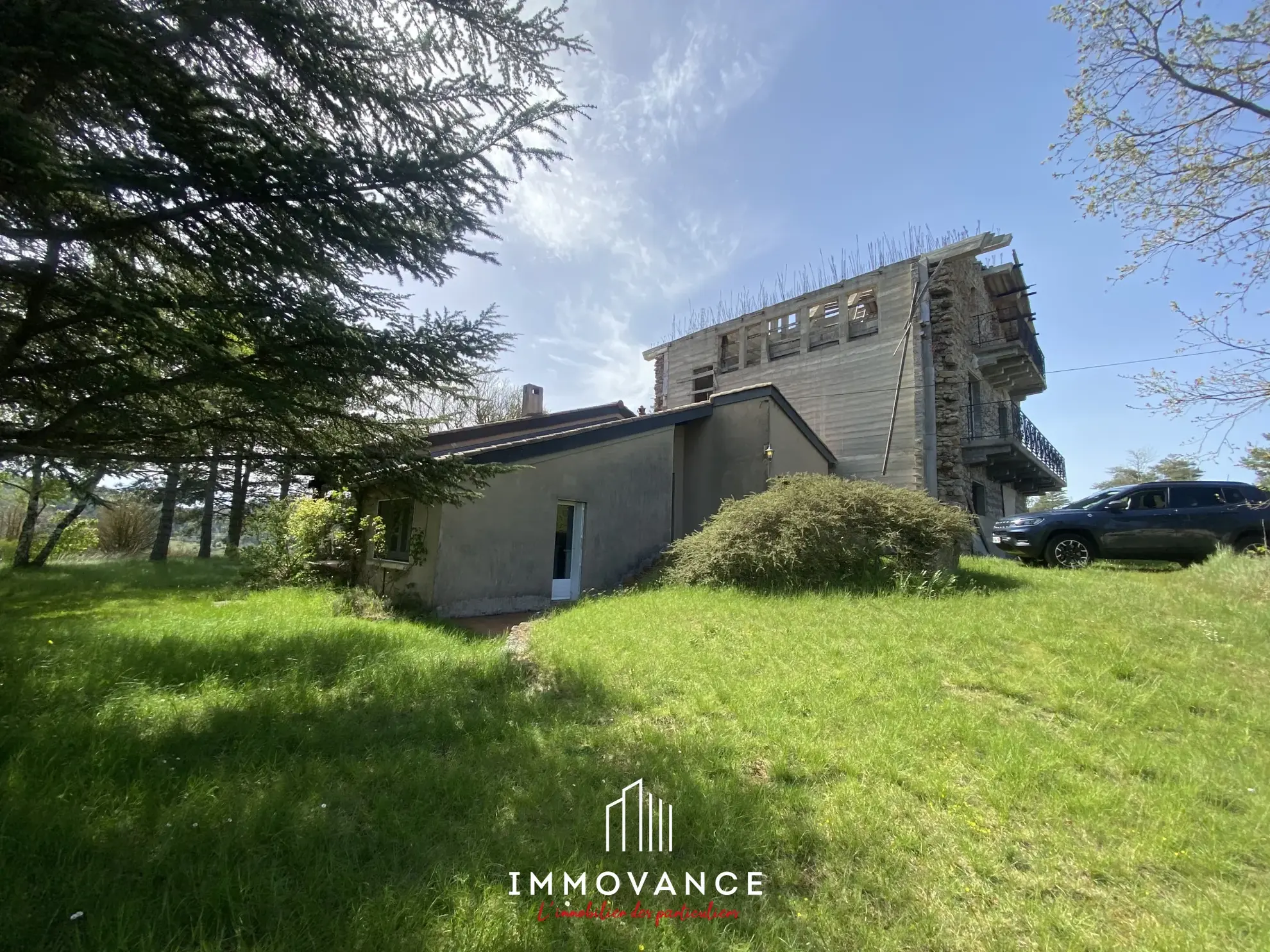 Maison de campagne de 100 m² avec potentiel et terrain de 5000 m² à La Roque Ste Marguerite 