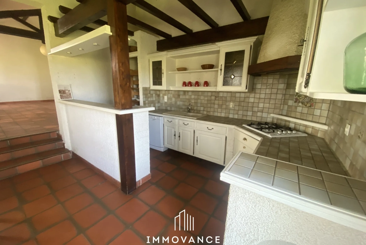 Maison de campagne de 100 m² avec potentiel et terrain de 5000 m² à La Roque Ste Marguerite 