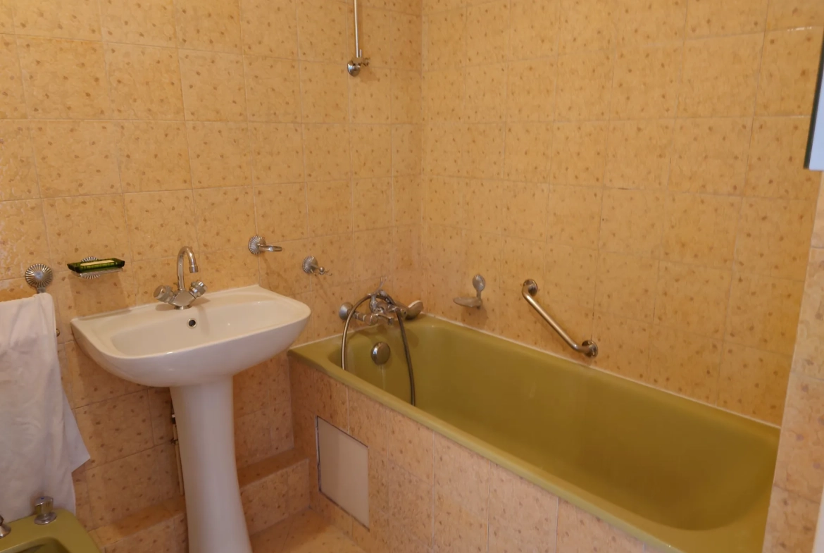 Grand appartement 4 chambres à Viry-Châtillon avec balcon et parking 