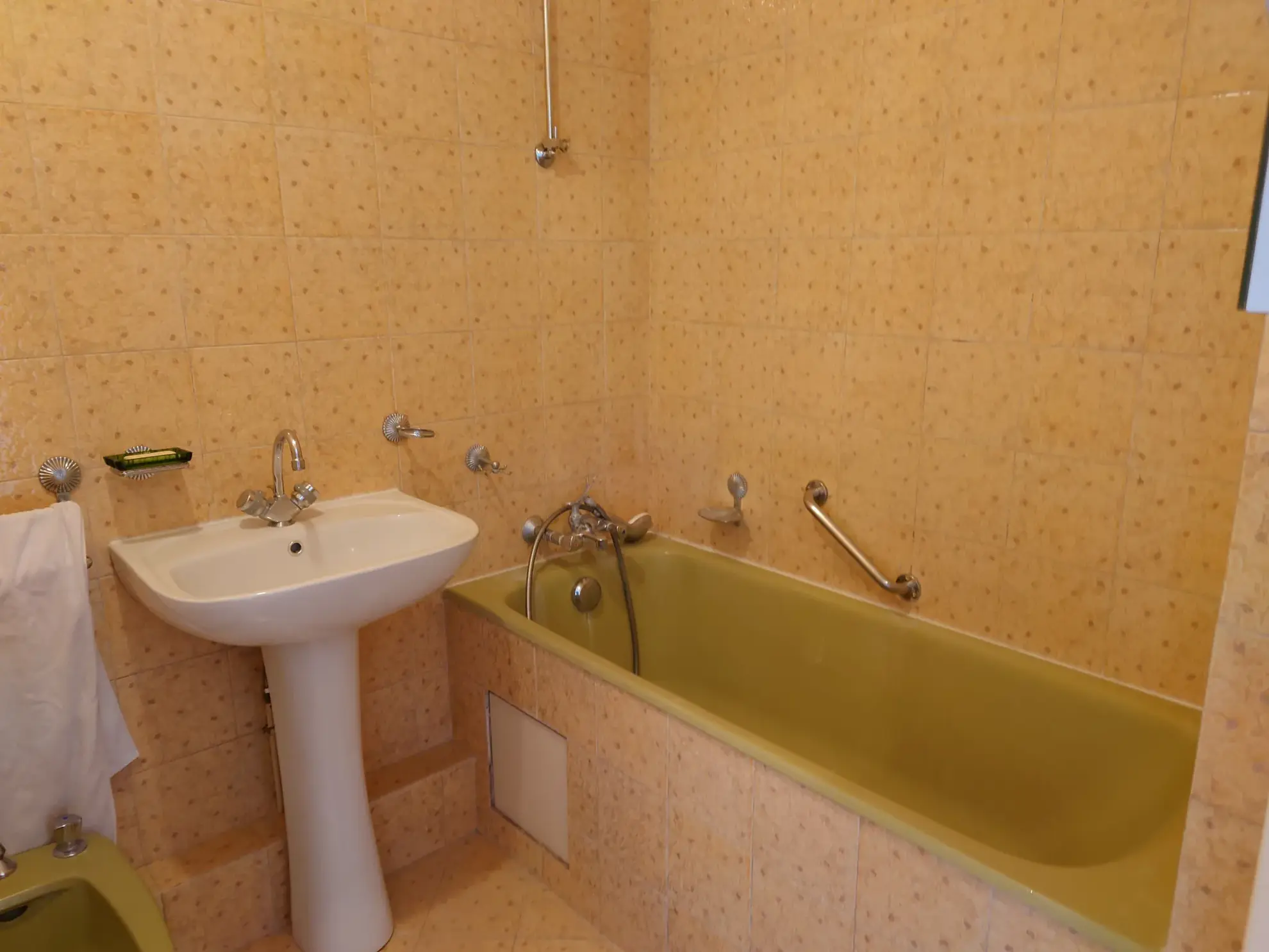 Grand appartement 4 chambres à Viry-Châtillon avec balcon et parking 