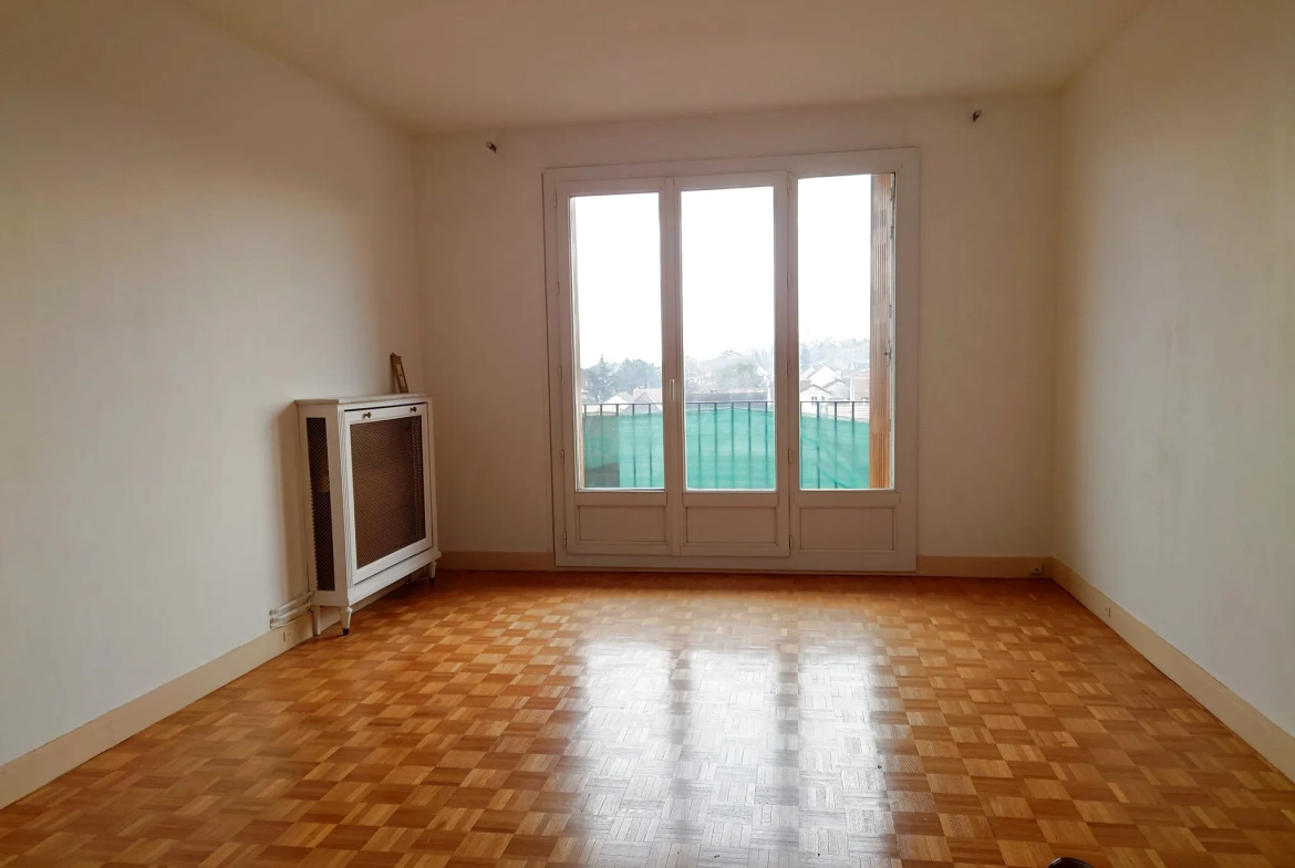 Grand appartement 4 chambres à Viry-Châtillon avec balcon et parking 