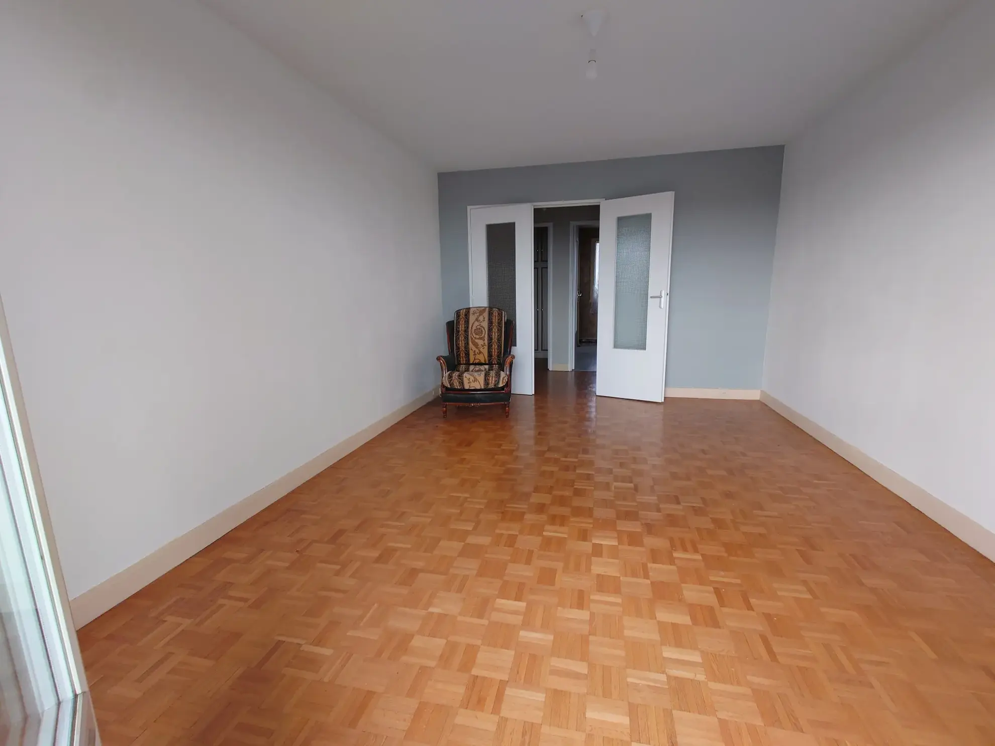 Grand appartement 4 chambres à Viry-Châtillon avec balcon et parking 