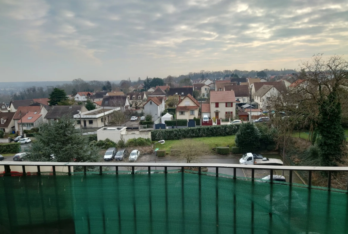 Grand appartement 4 chambres à Viry-Châtillon avec balcon et parking 