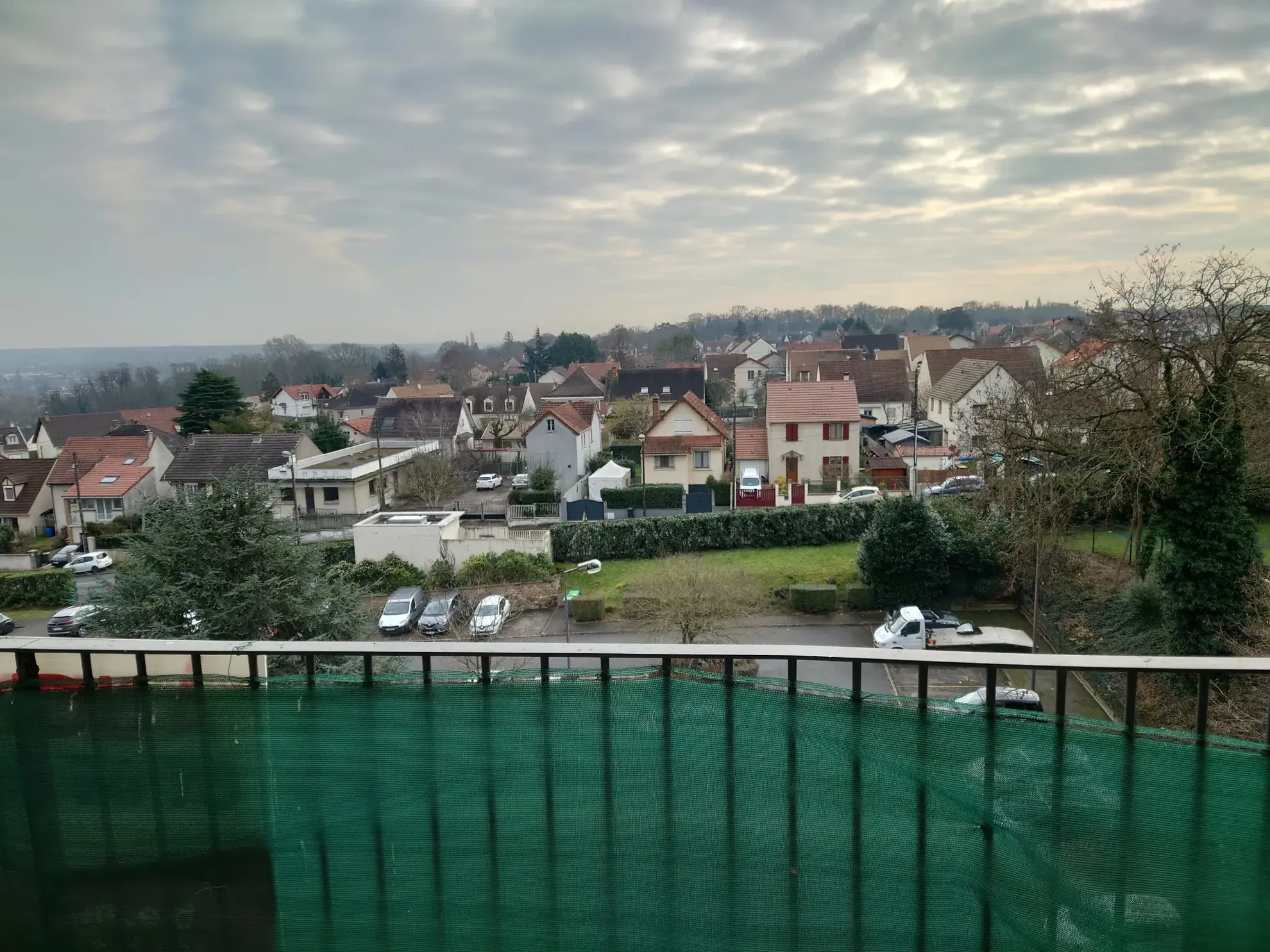 Grand appartement 4 chambres à Viry-Châtillon avec balcon et parking 