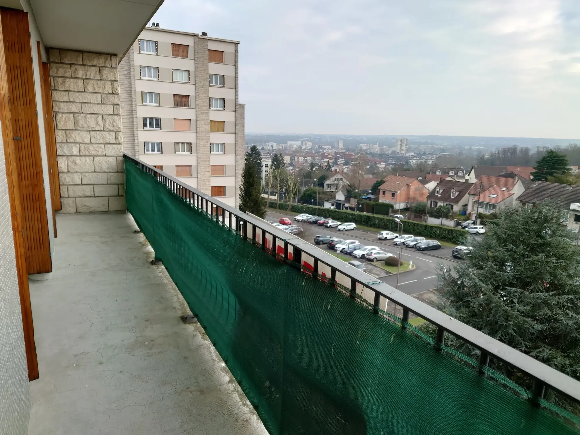 Grand appartement 4 chambres à Viry-Châtillon avec balcon et parking 