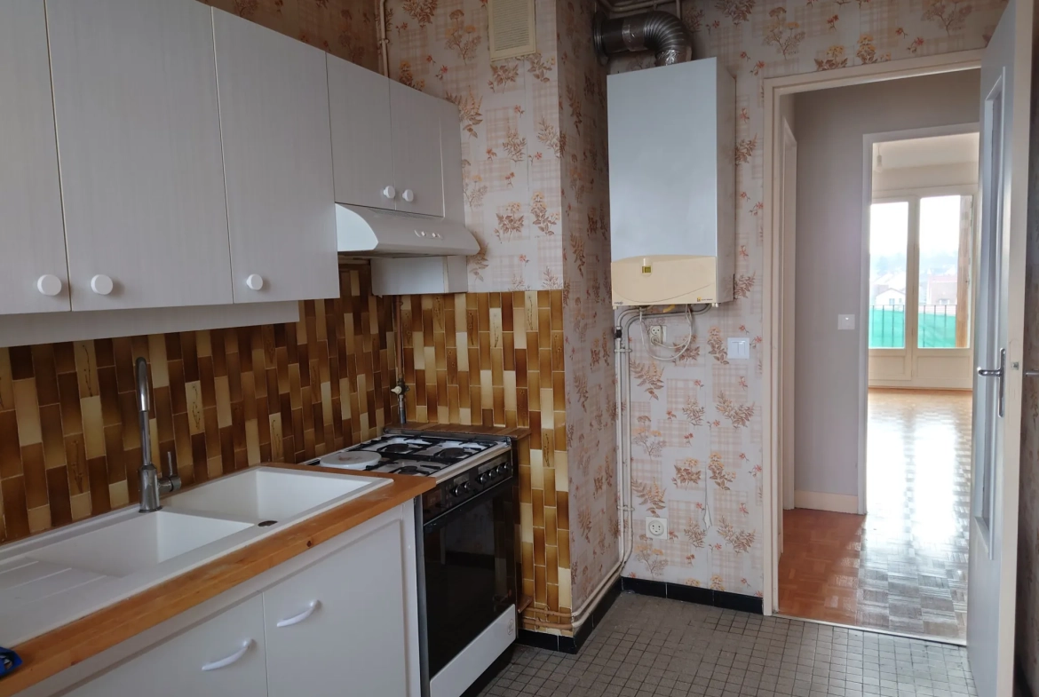 Grand appartement 4 chambres à Viry-Châtillon avec balcon et parking 
