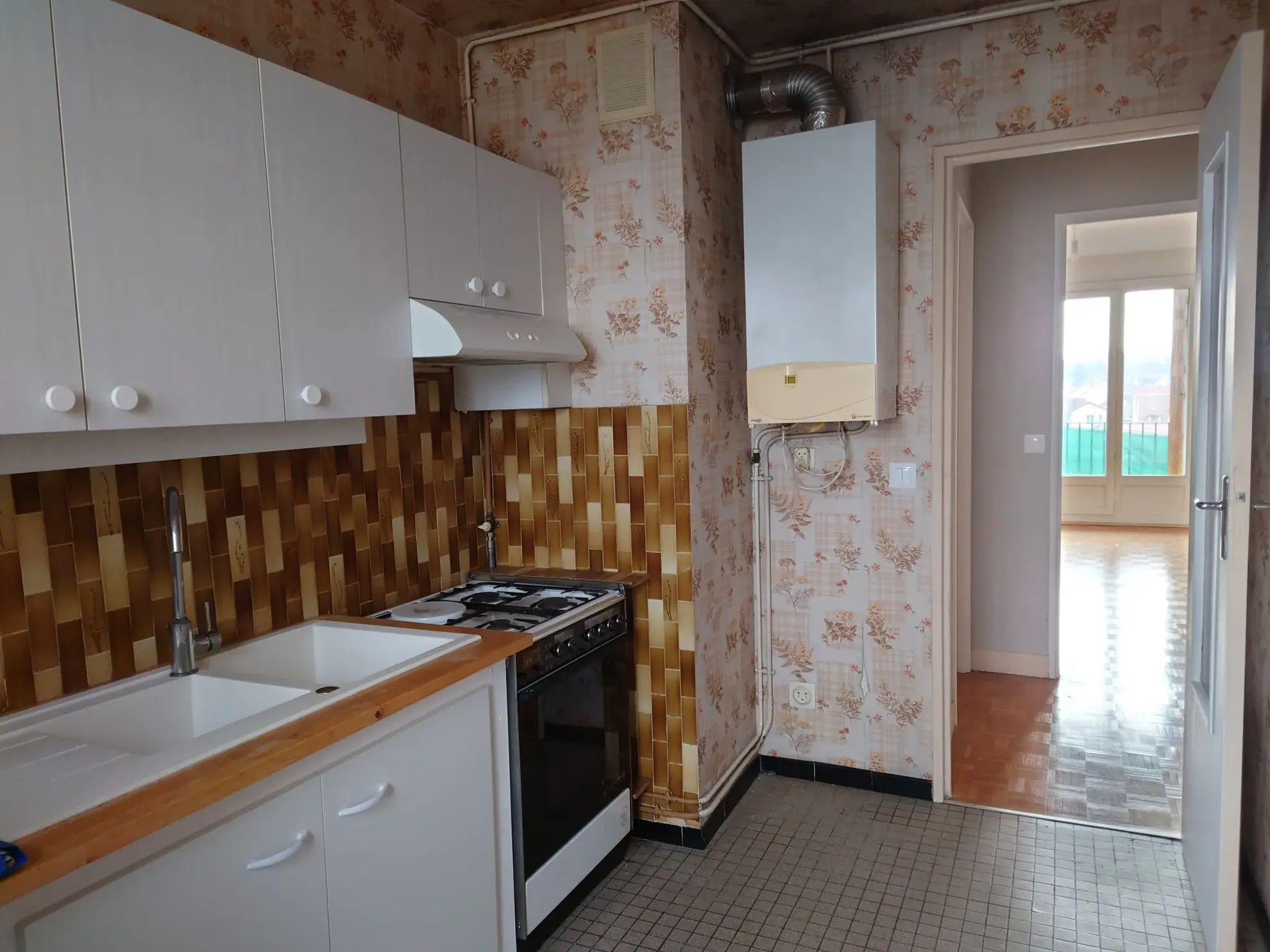 Grand appartement 4 chambres à Viry-Châtillon avec balcon et parking 