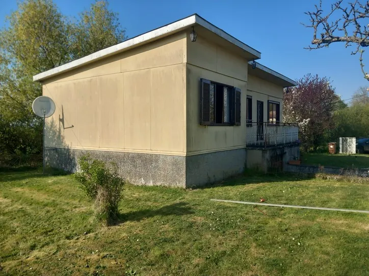 À vendre maison de 70 m² à Gambais, proche commodités et jardin spacieux 