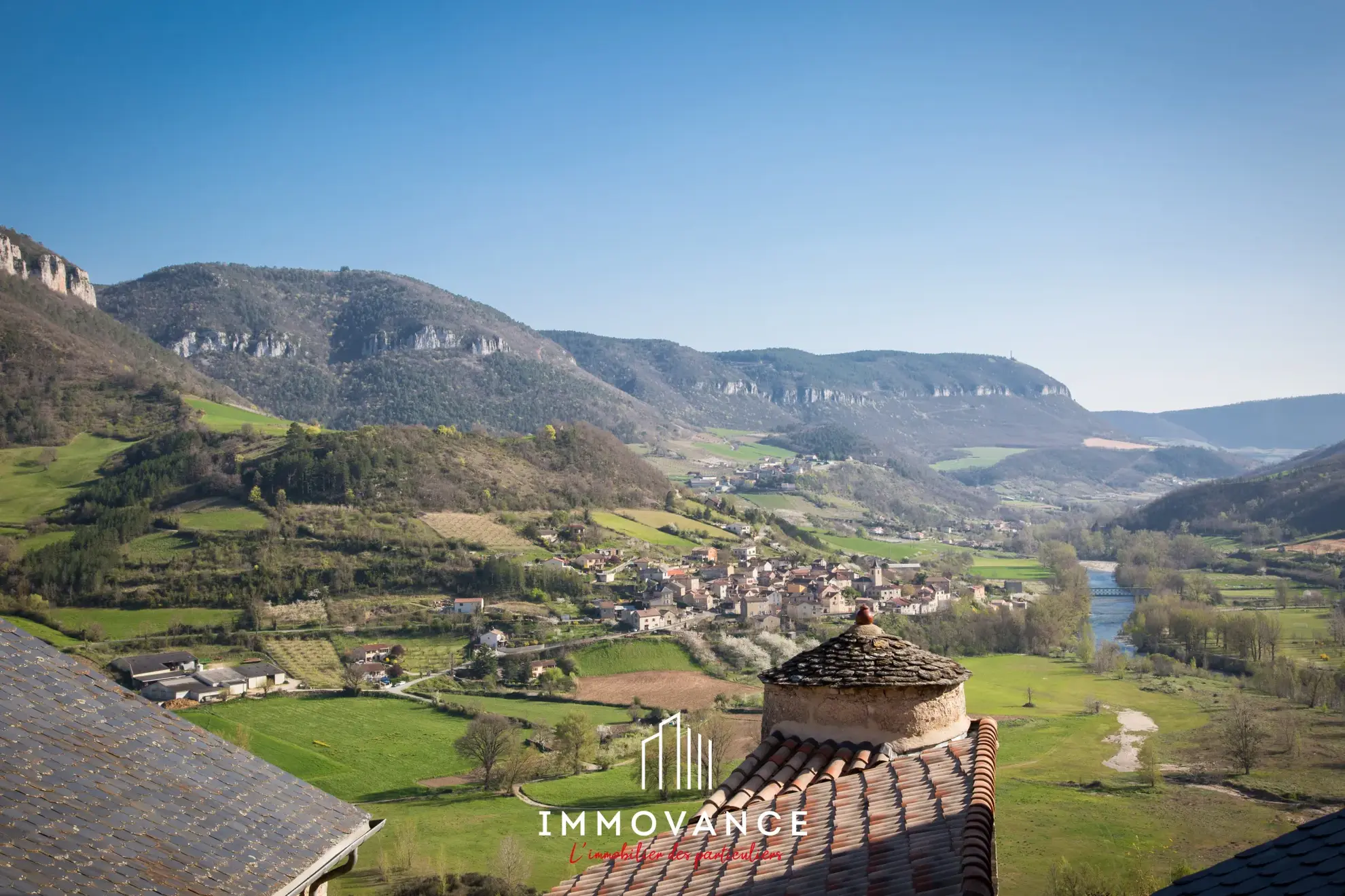 Belle maison en pierre avec duplex et T1, vue panoramique sur la vallée du Tarn à Compeyre 